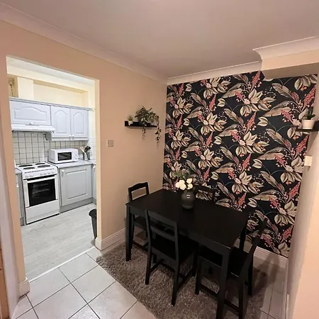 Pensión Superb Double Near The Spire - 2 *