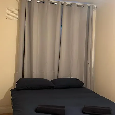 Pensión Superb Double Near The Spire - 2 *