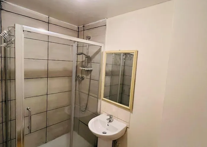 Superb Double Near The Spire - 2 Guest house *